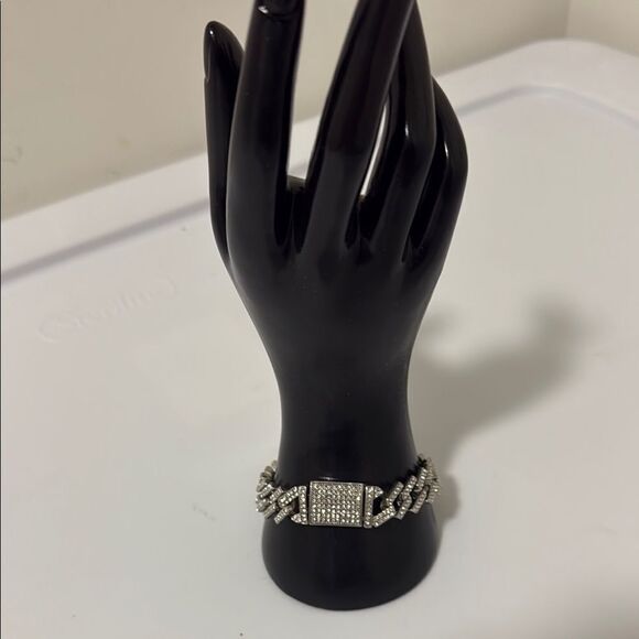 Vintage Rhinestone Cuban Link Silver Tone Bracelet with Push Lock Closure. - Picture 5 of 5